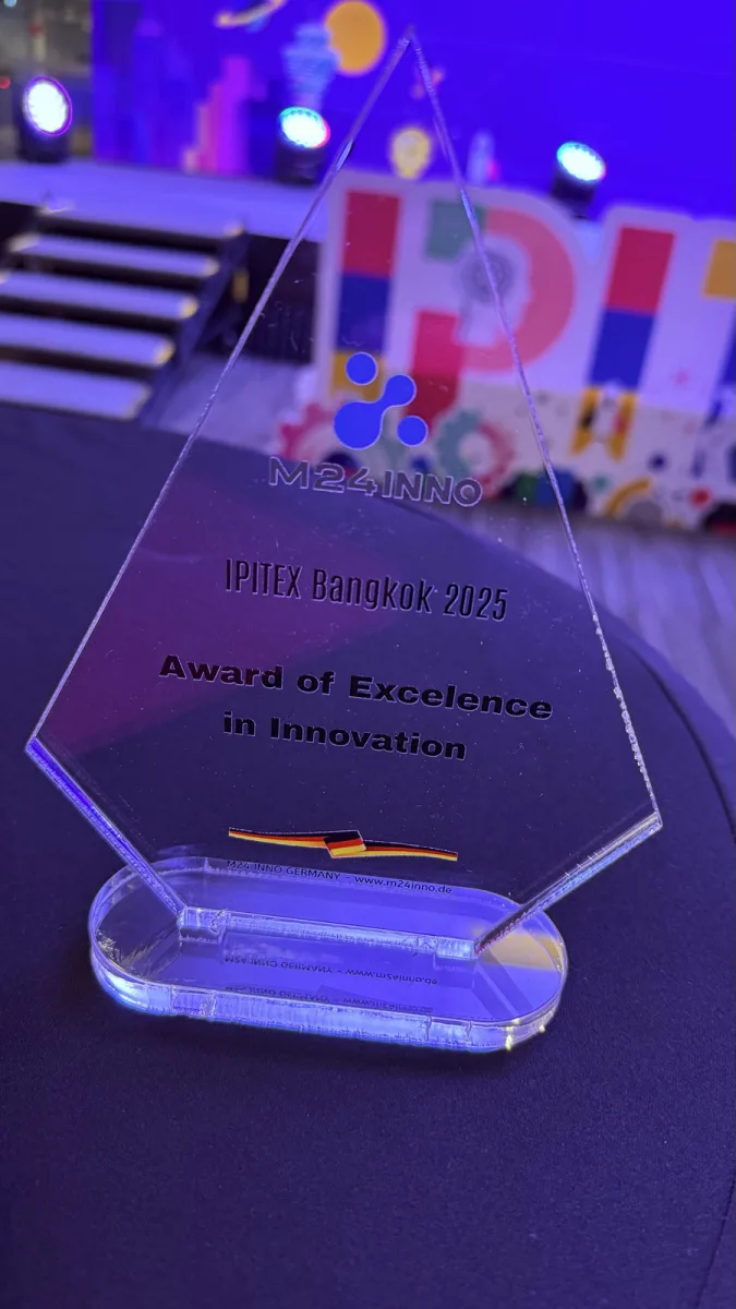 Glass award trophy at IPITEx 2025.