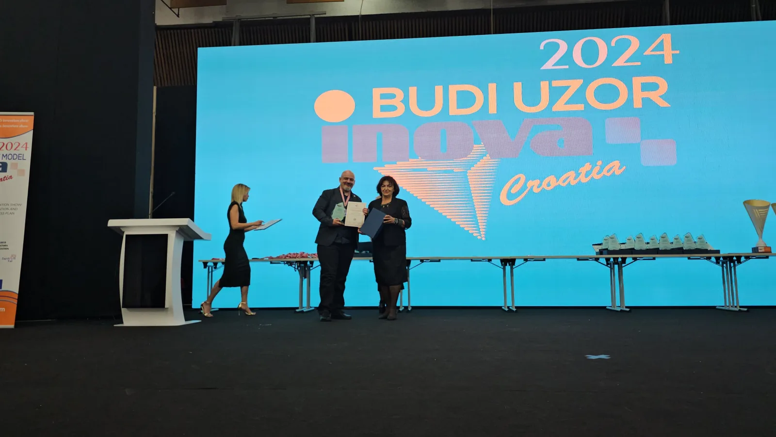 Award ceremony on the INOVA 2024 stage.
