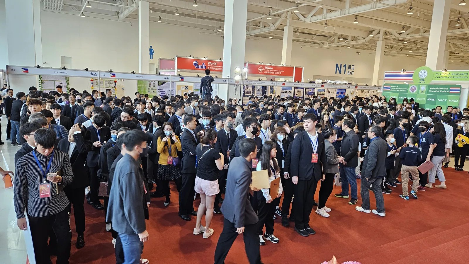 Visitors and innovators at KIDE 2023 in Kaohsiung.